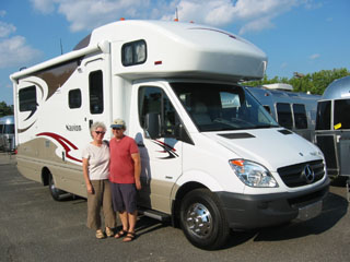 Winnebago Itasca Navion 24J